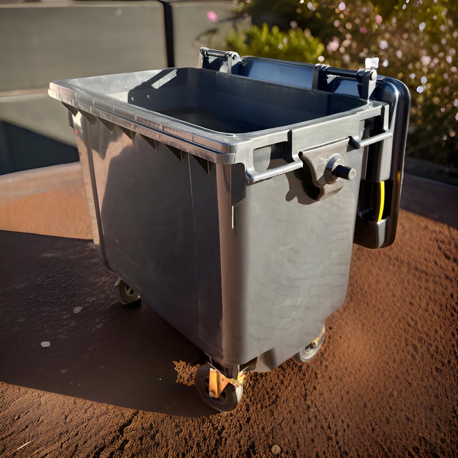 660L Wheelie Outdoor Bin - Image 3